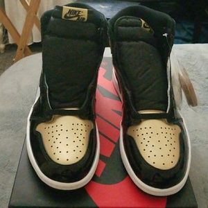 Jordan 1 Gold toe